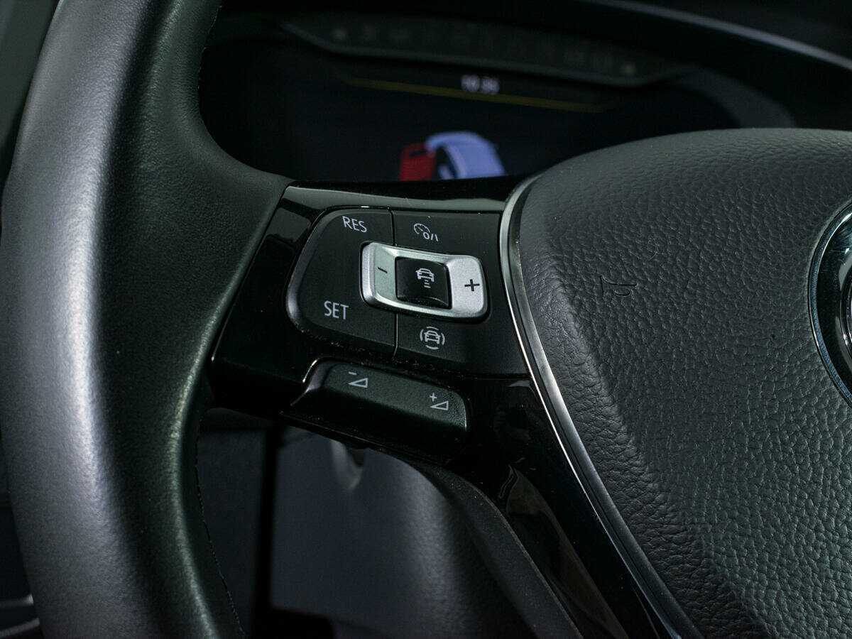 Volkswagen Tiguan, 2018 Фото №14