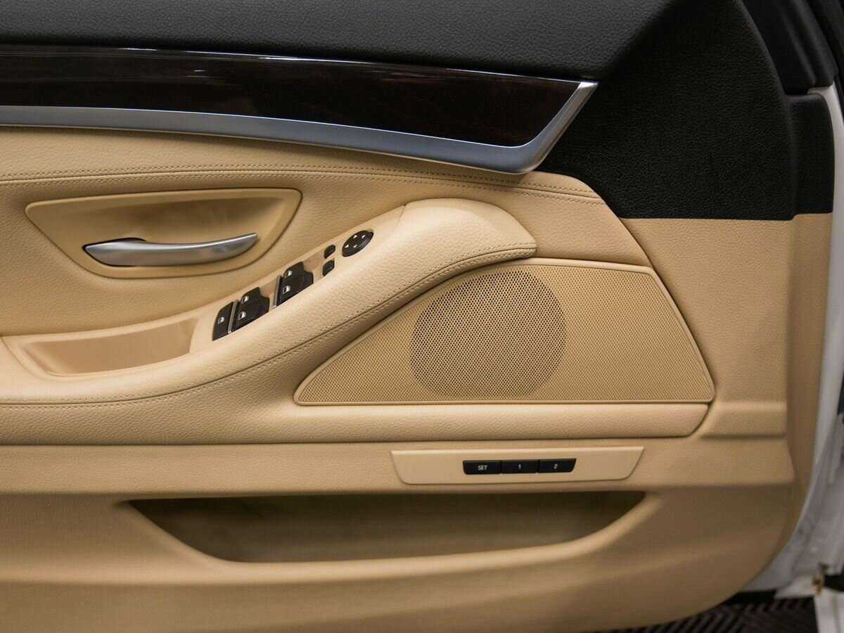 BMW 5 серии 530d xDrive, 2015 Фото №14