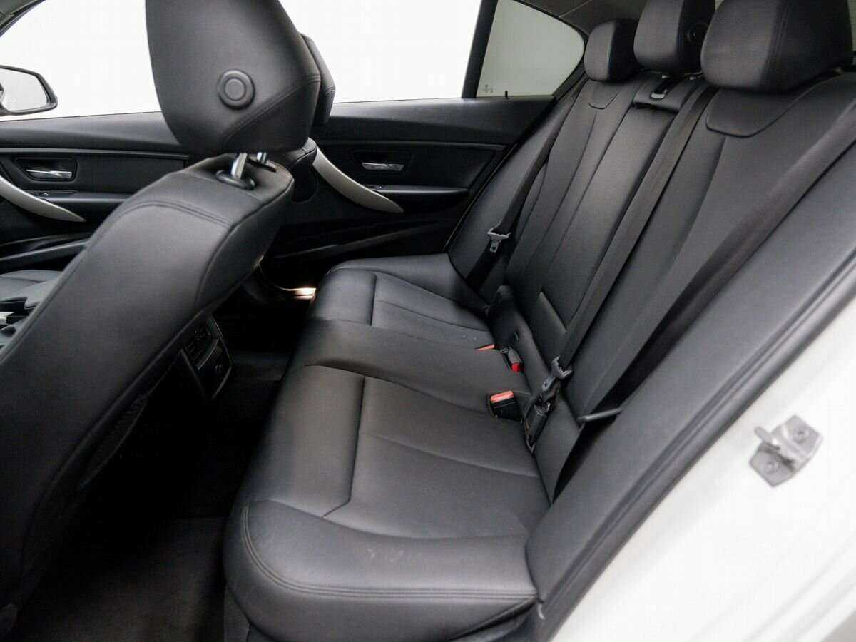 BMW 3 серии 318i, 2016 Фото №12