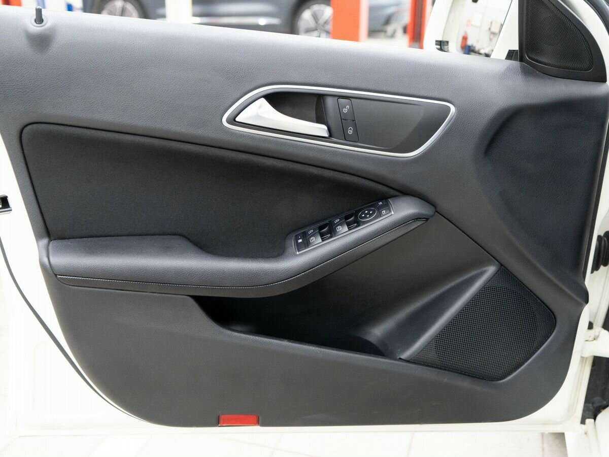 Mercedes-Benz A-Класс 180, 2016 Фото №14