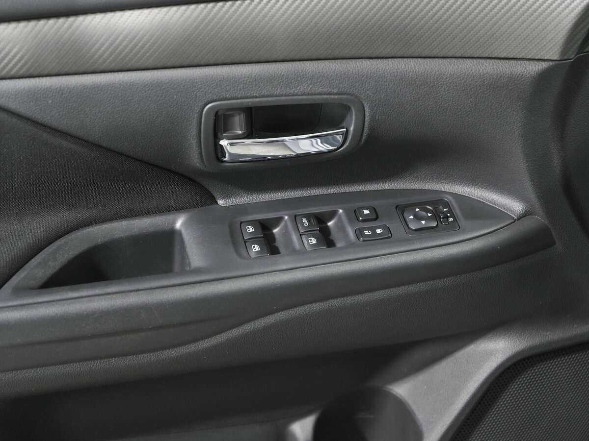 Mitsubishi Outlander, 2018 Фото №15