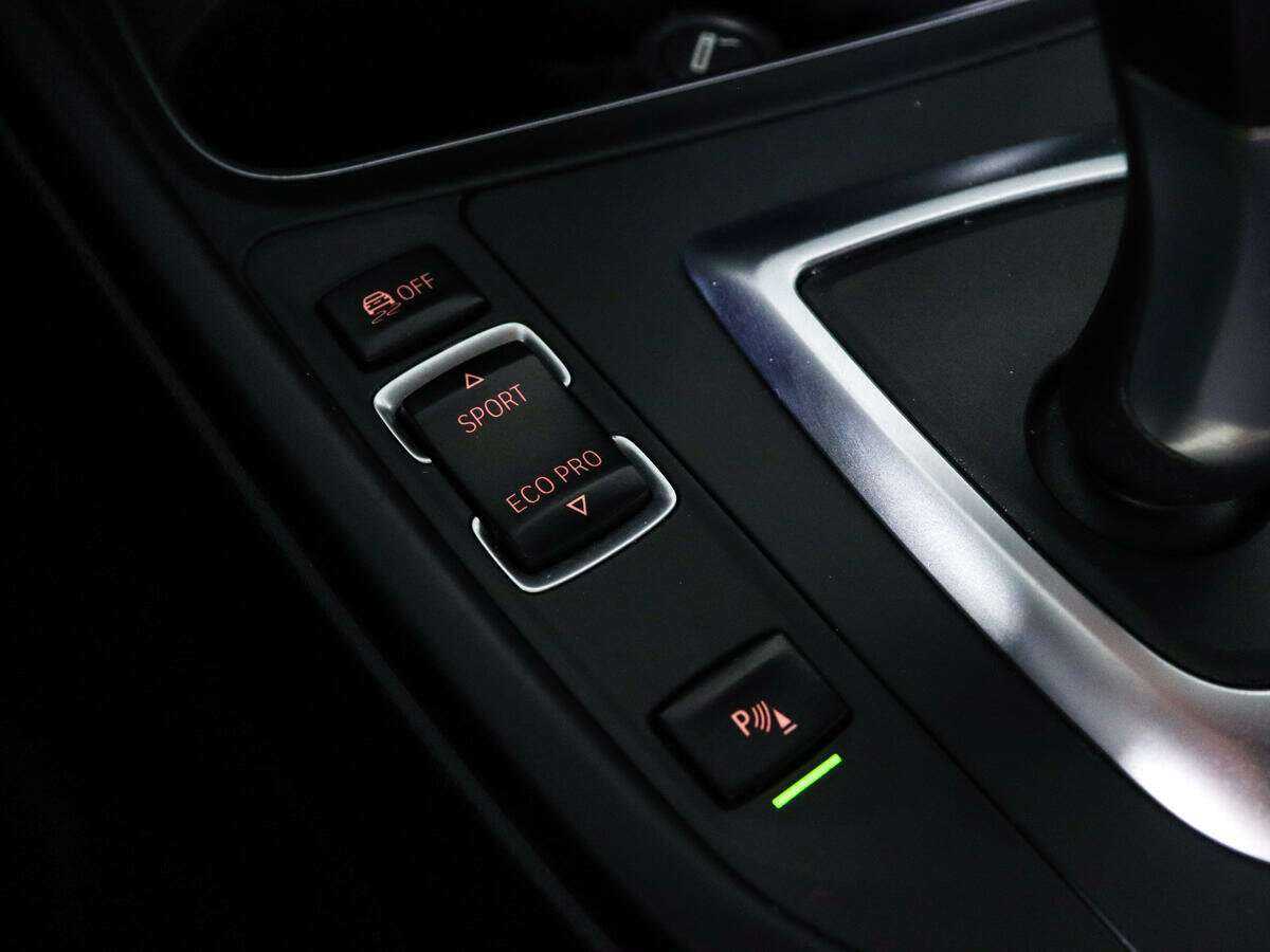 BMW 3 серии 318i, 2017 Фото №13