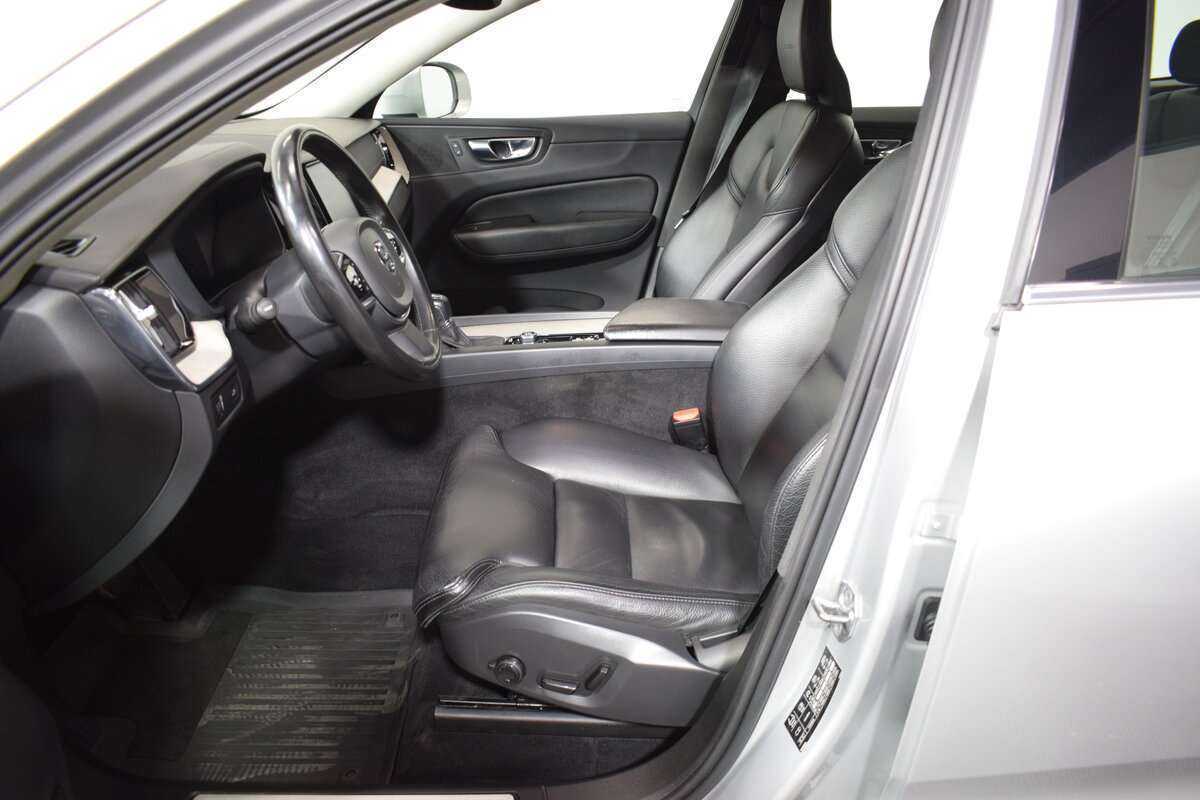 Volvo XC60, 2020 Фото №8