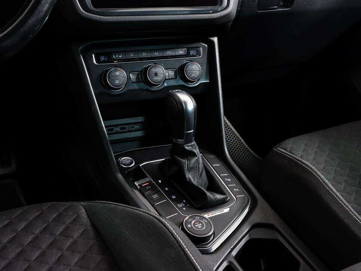 Volkswagen Tiguan, 2018 Фото №12