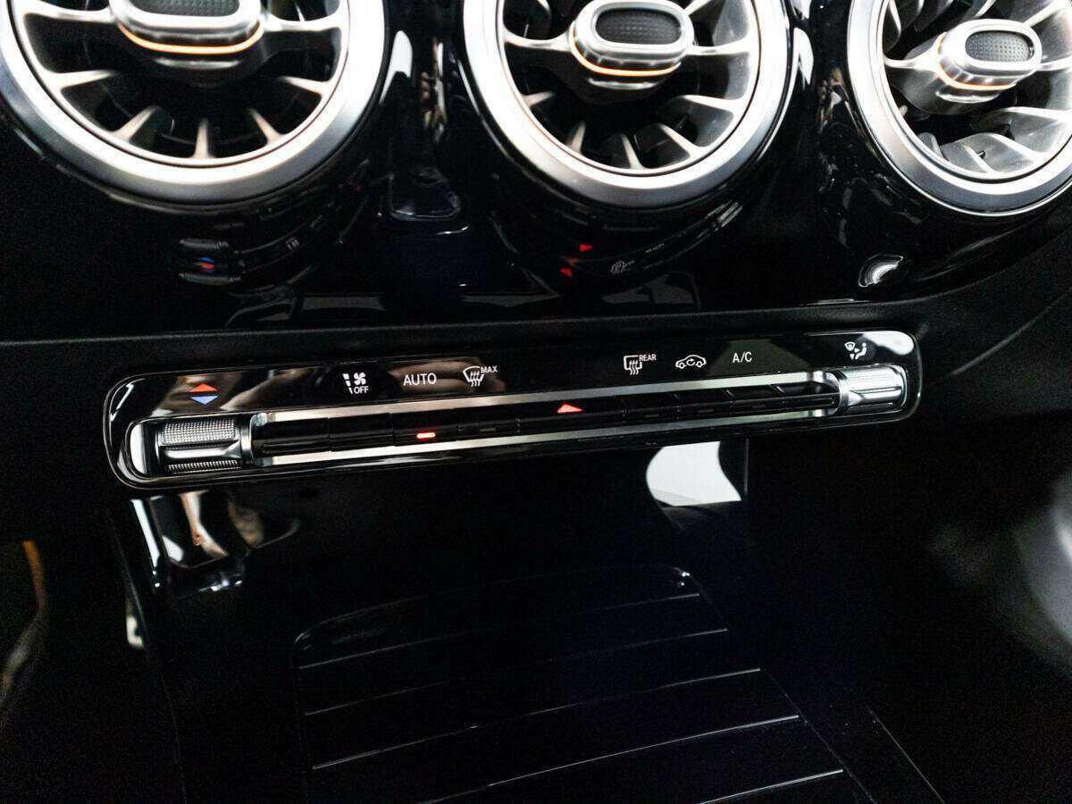 Mercedes-Benz CLA 200, 2019 Фото №16