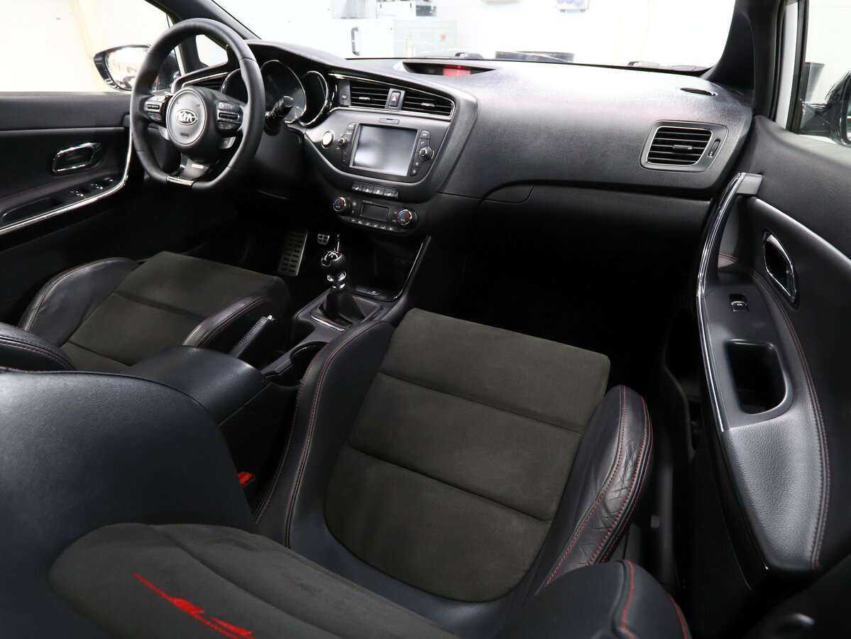 Kia Ceed GT, 2017 Фото №17