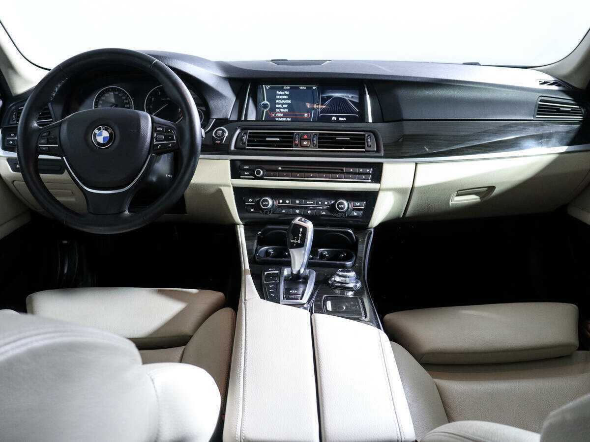 BMW 5 серии 535i xDrive, 2012 Фото №12