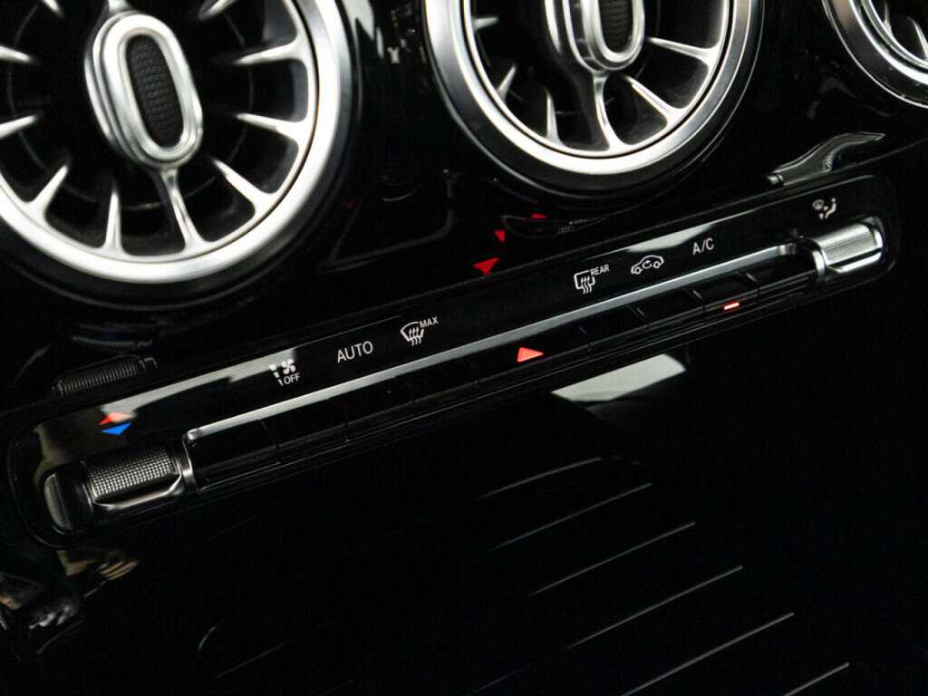 Mercedes-Benz CLA 200, 2020 Фото №17