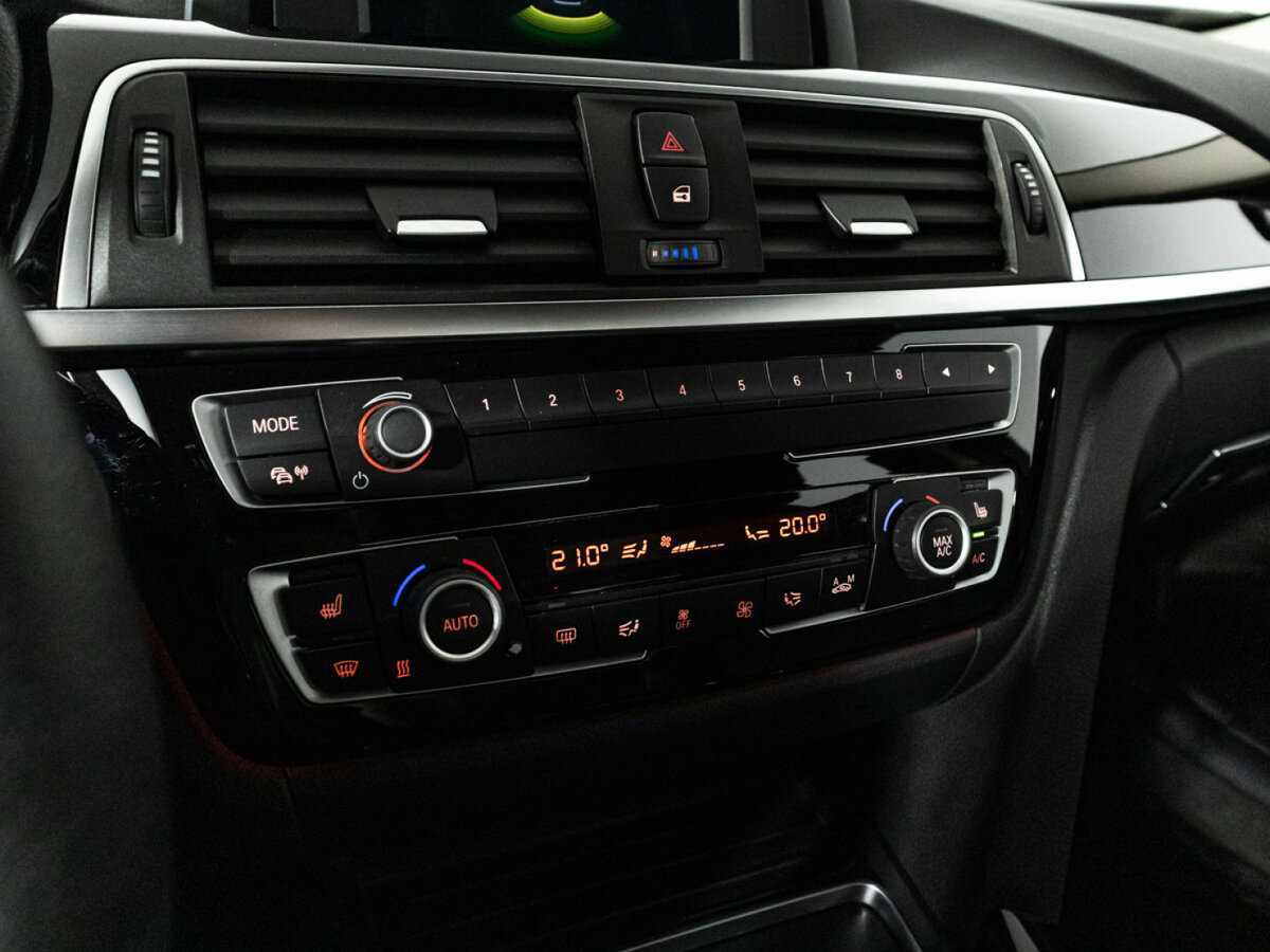 BMW 3 серии 318i, 2018 Фото №17