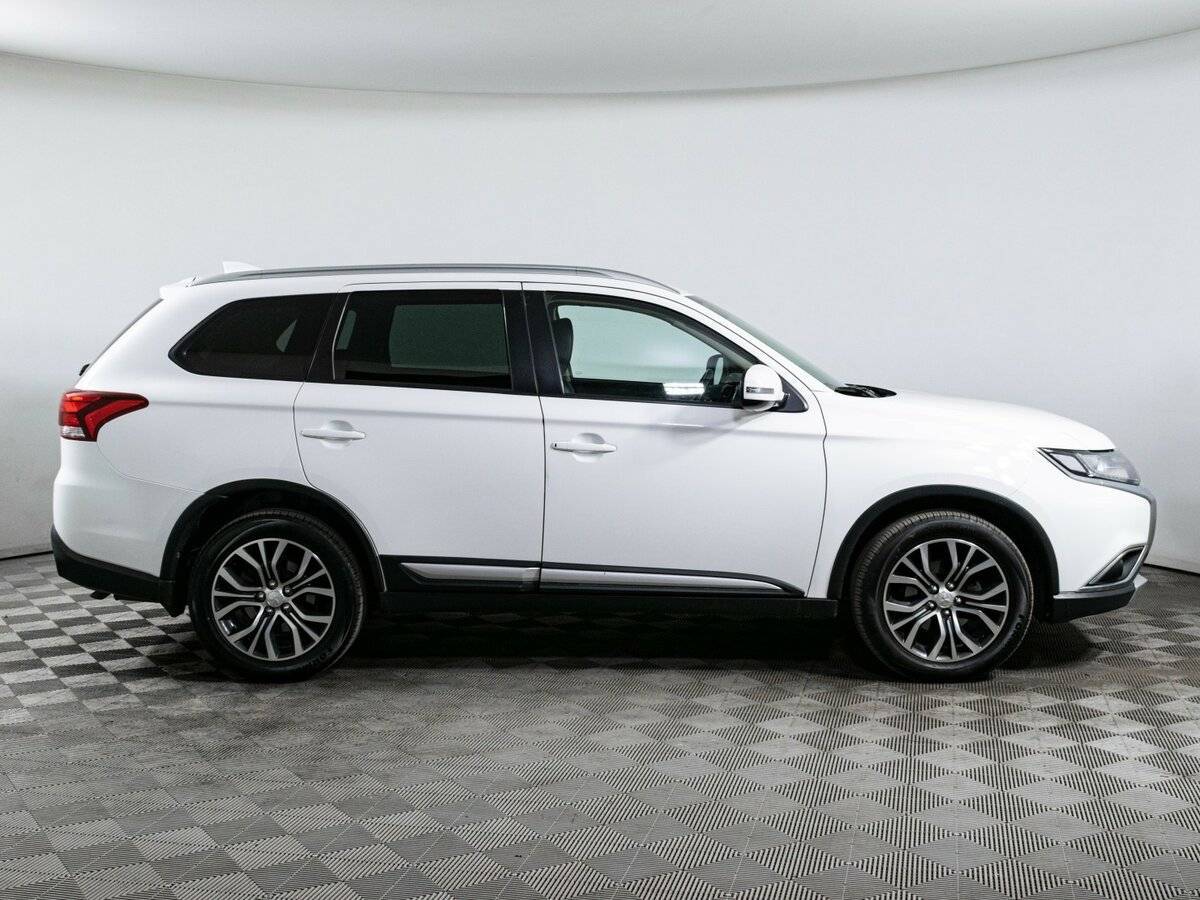 Mitsubishi Outlander, 2018 - 137 000 км. | Фото №4