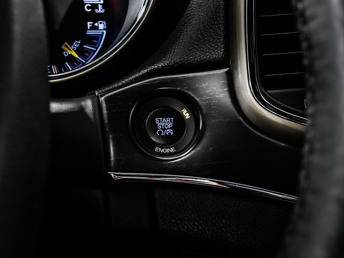 Jeep Grand Cherokee IV (WK2) Рестайлинг, 2014 Фото №18