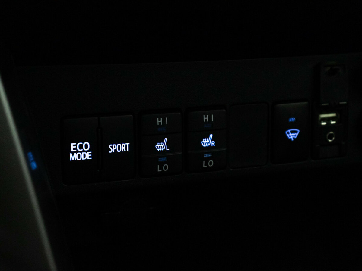 Toyota RAV4 IV (XA40) Рестайлинг, 2015 Фото №16