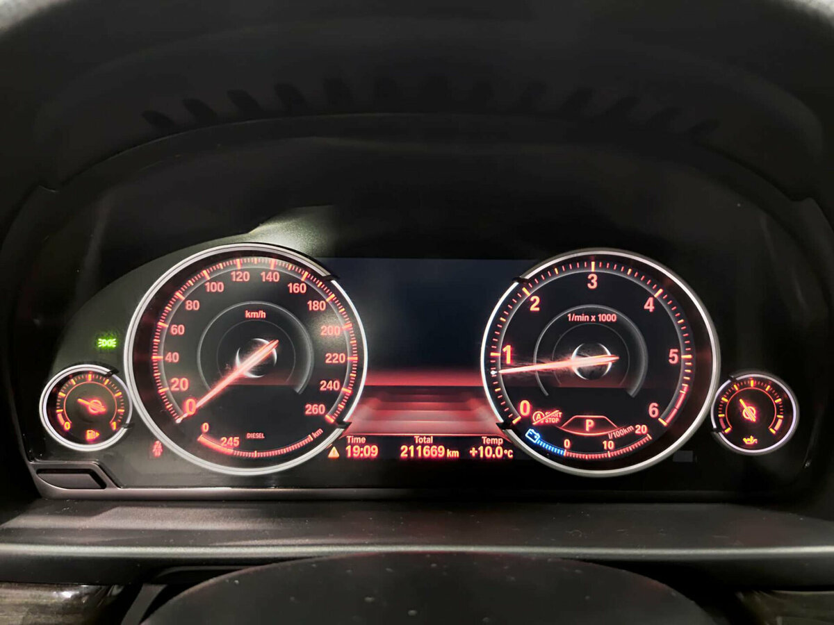 BMW 5 серии 530d xDrive VI (F10/F11/F07) Рестайлинг, 2016 Фото №13