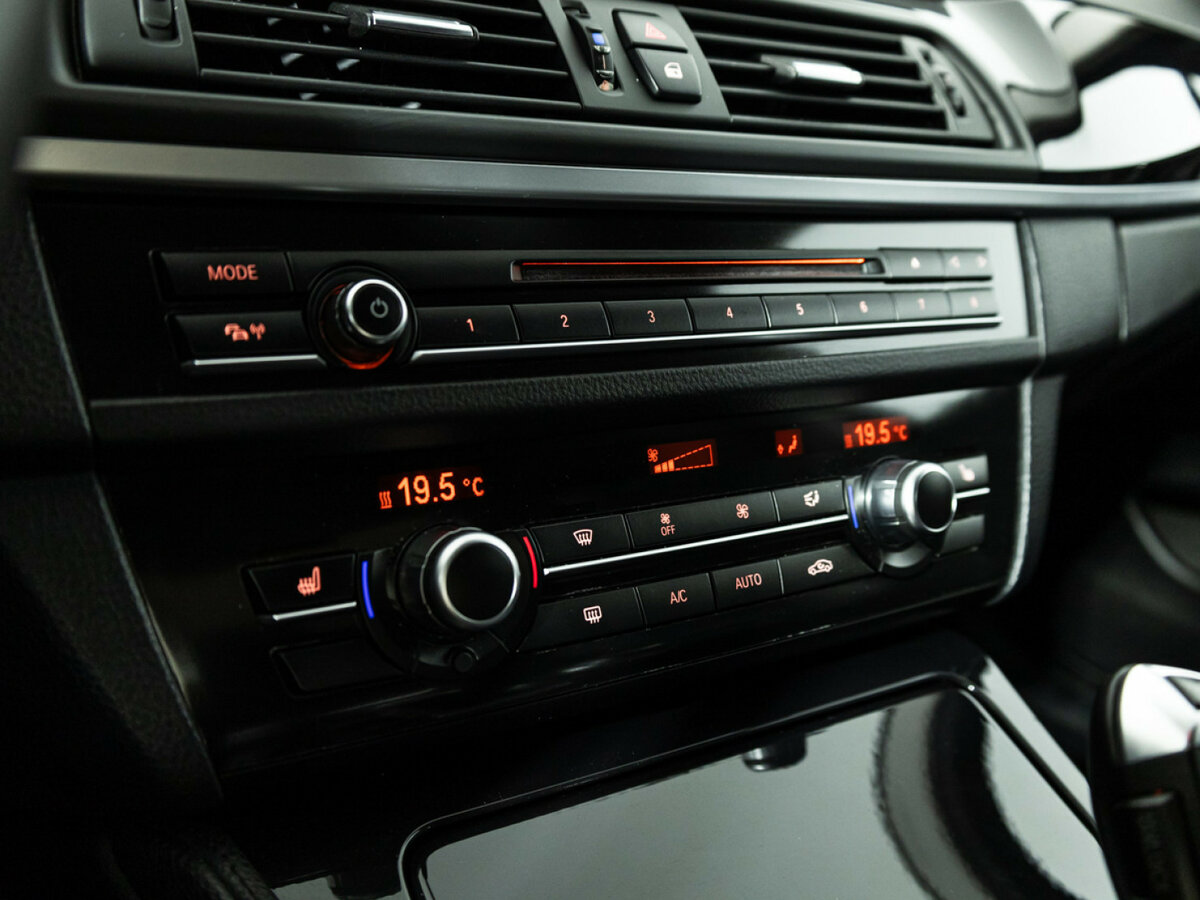 BMW 5 серии 520i VI (F10/F11/F07) Рестайлинг, 2016 Фото №16