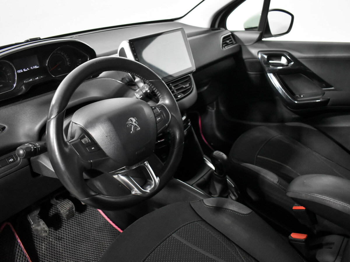 Peugeot 208 I, 2013 Фото №9